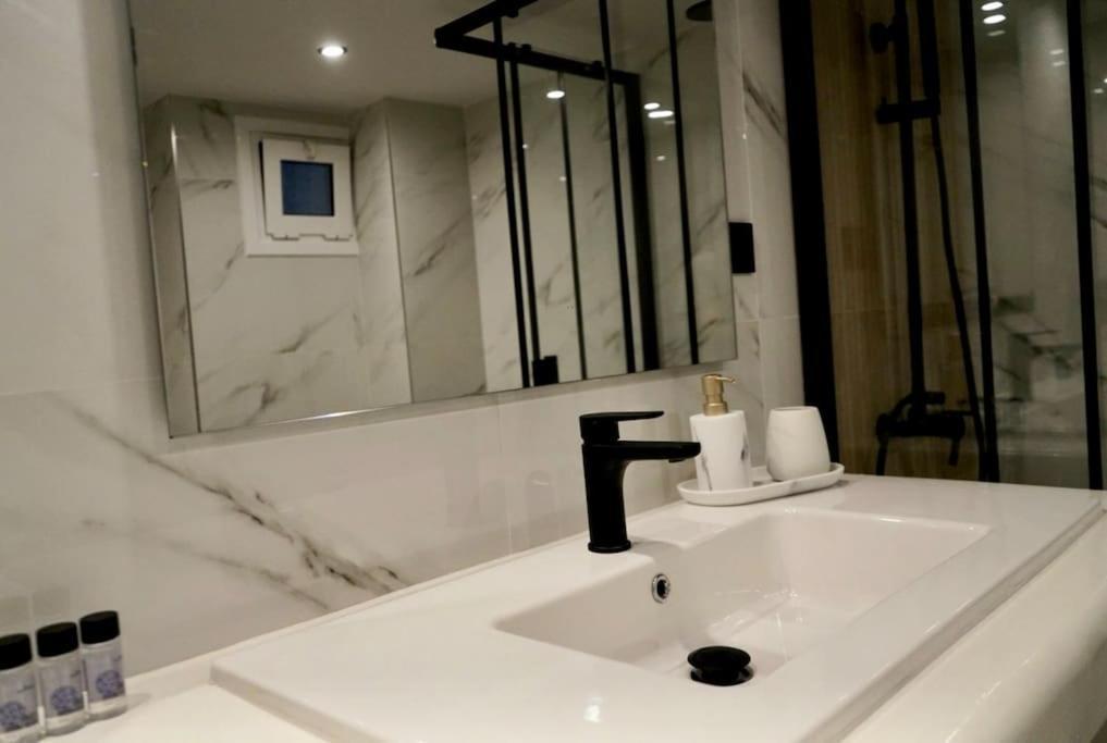 Cosy Loft Apartment Патра Екстериор снимка